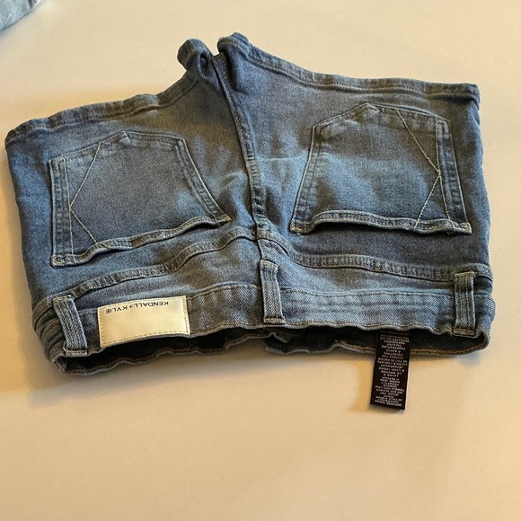 Kendall & Kylie Blue Jean Shorts Size 5/27 - Picture 7 of 7